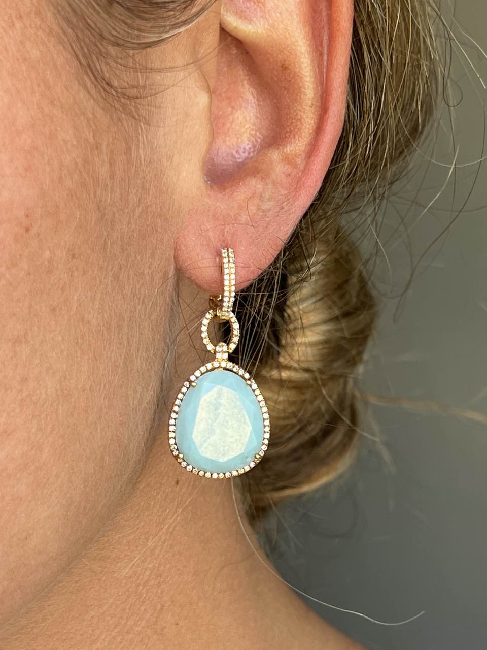 LOTTO, pendientes largos de oro con diamantes y amazonite