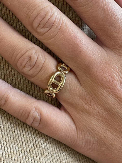 CAPOTE ring in 18-karat yellow gold, curb style