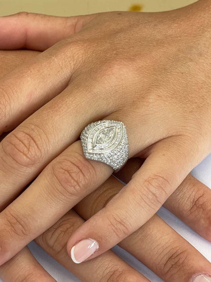 Anillo HENARES marquis oro blanco 18 ktes con brillantes y baguettes