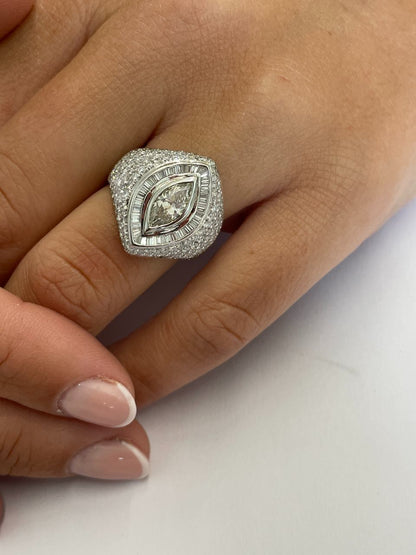 Anillo HENARES marquis oro blanco 18 ktes con brillantes y baguettes