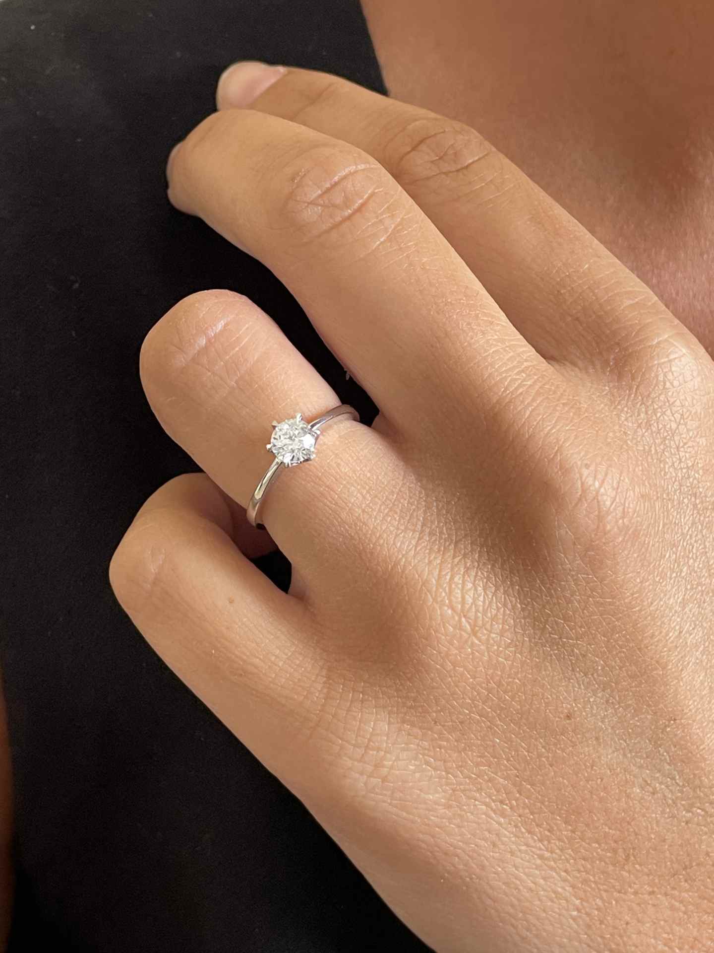 Anillo CALAIS solitario de brillante seis garras en oro blanco de 18 ktes