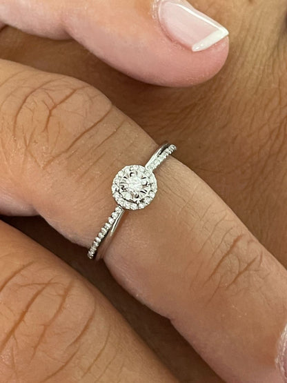 Anillo CASTRES solitario de brillante alianza cruzada en oro blanco 18 ktes