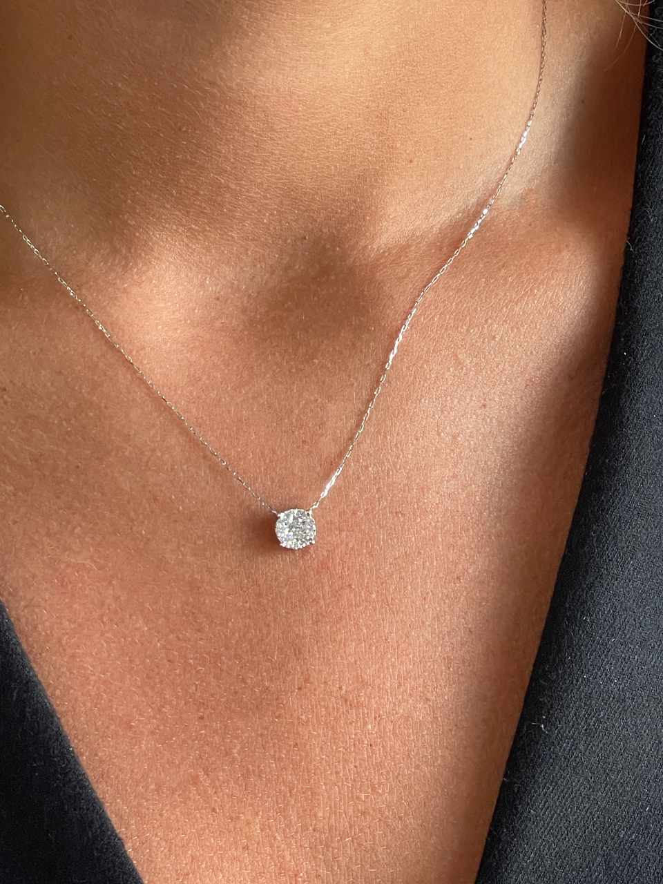 Gargantilla CUPUA con colgante  centro oro blanco 18 ktes y brillantes
