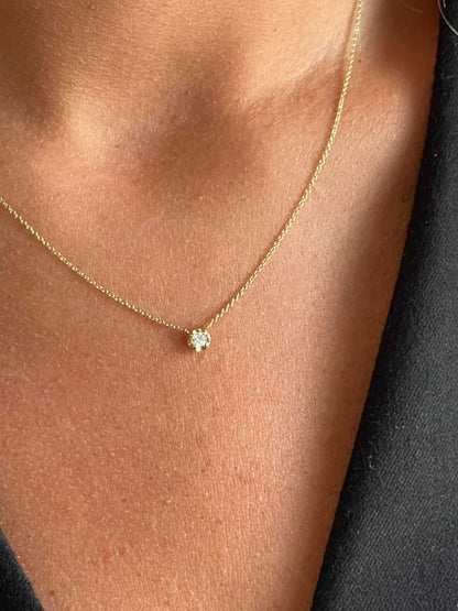 Cadenita DUKU con dije solitario de brillante en oro amarillo 18 ktes