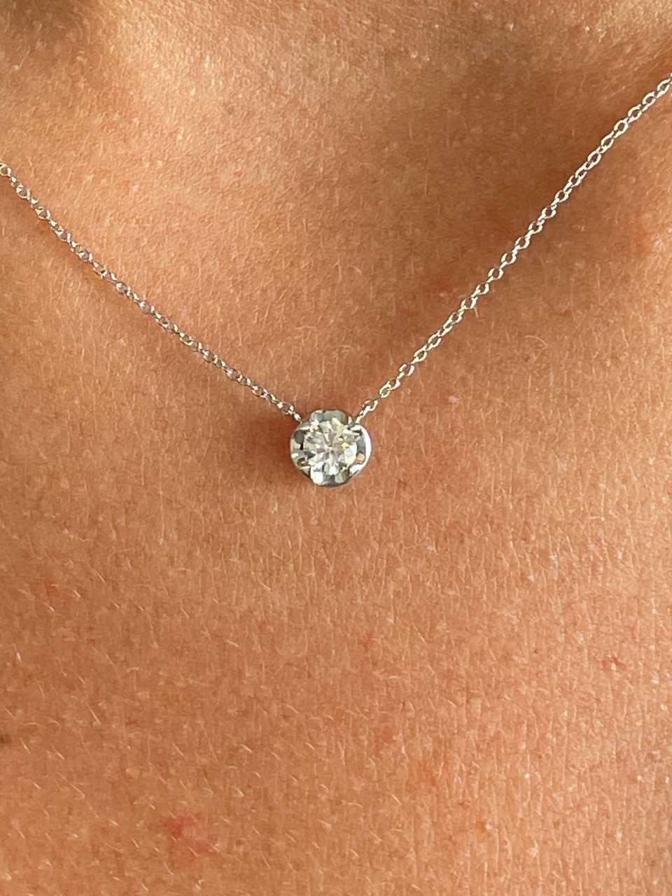 Cadenita SERBAL con dije solitario de brillante en oro blanco 18 ktes