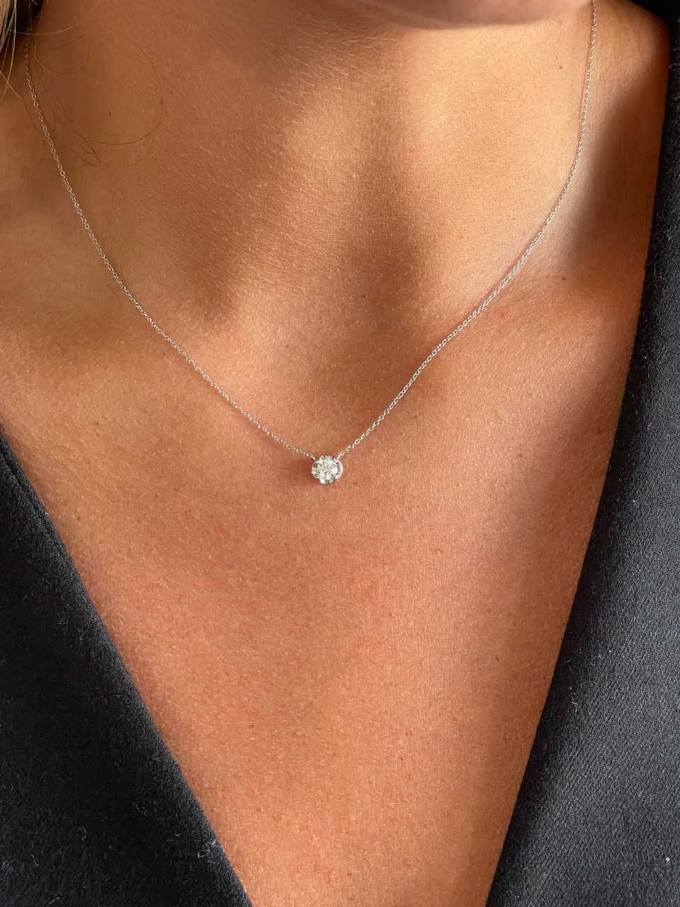 Cadenita SERBAL con dije solitario de brillante en oro blanco 18 ktes