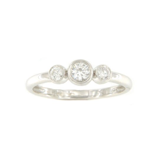 Anillo FEIJOA tresillo de diamantes talla brillante en oro blanco 18 ktes