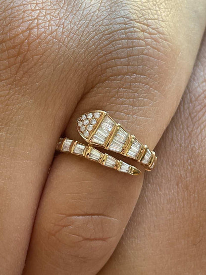 Anillo PLATANO serpiente en oro rosa 18 ktes con brillantes y baguettes