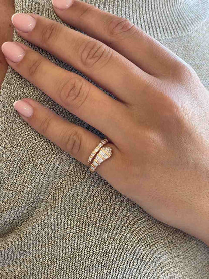 Anillo PLATANO serpiente en oro rosa 18 ktes con brillantes y baguettes
