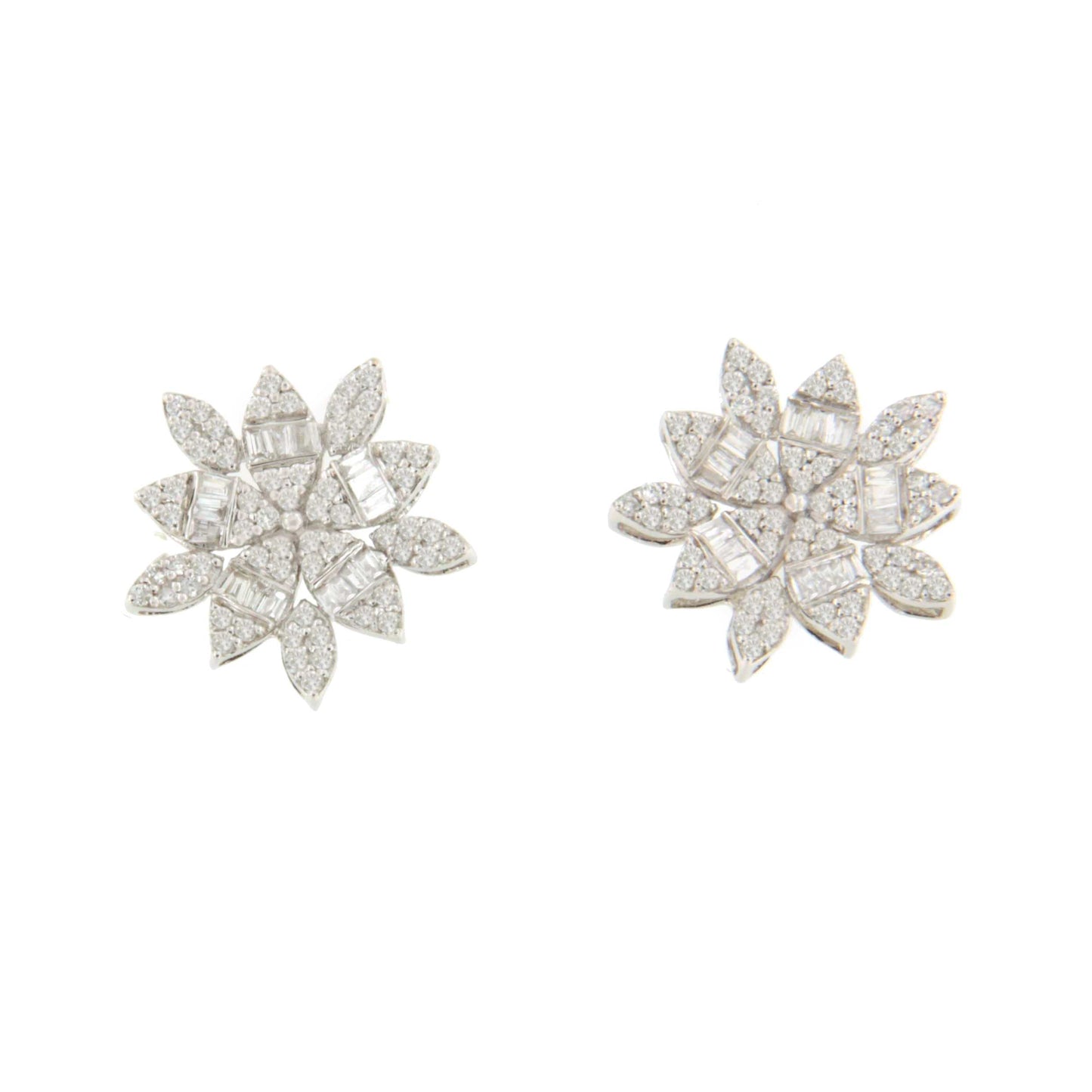Pendientes JABOTICA estrella en oro blanco 18 ktes con brillantes y baguettes