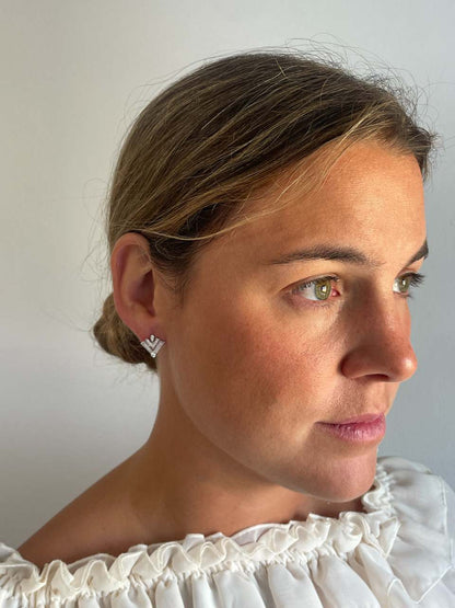 Rosehip earrings in 18k white gold with diamonds and baguettes