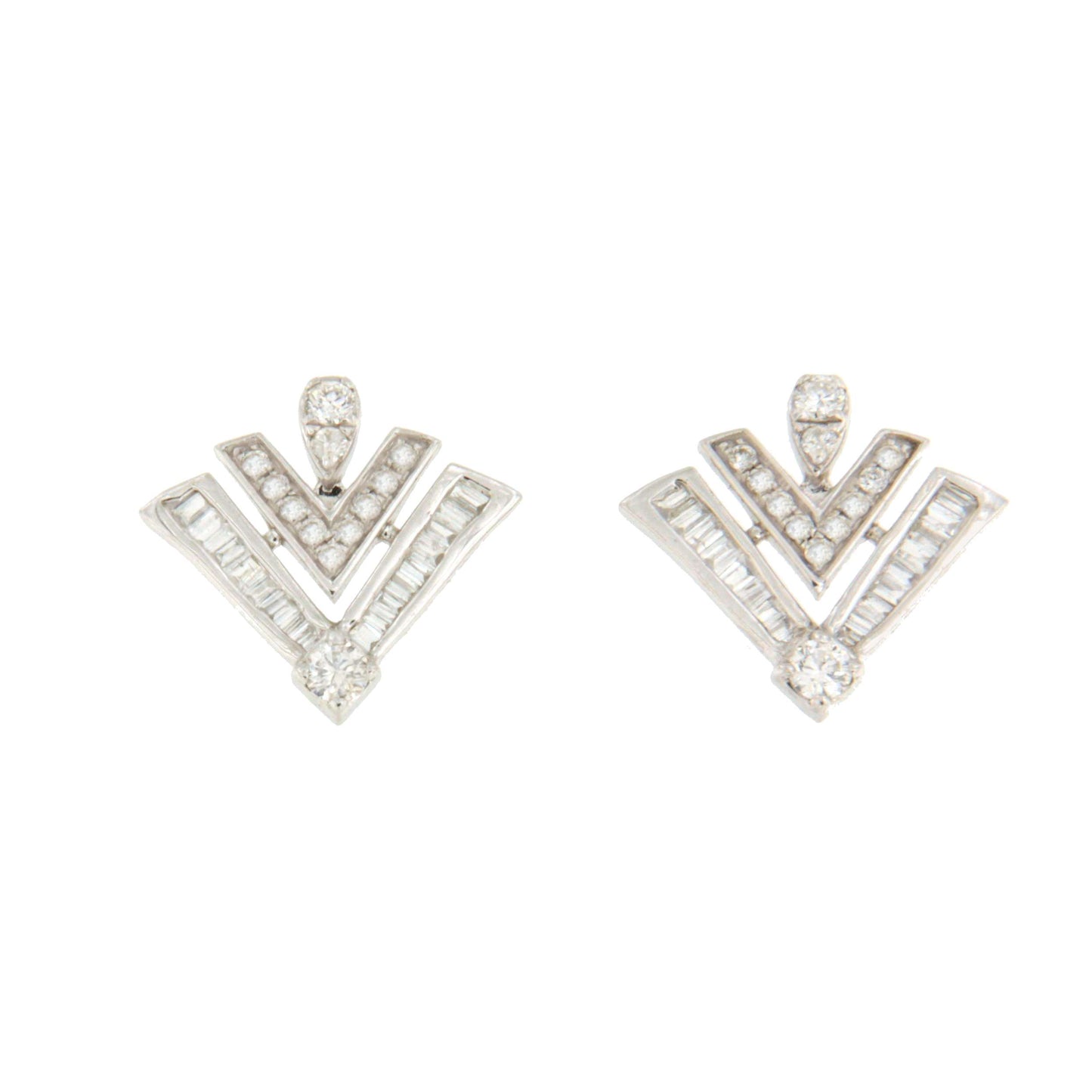 Rosehip earrings in 18k white gold with diamonds and baguettes