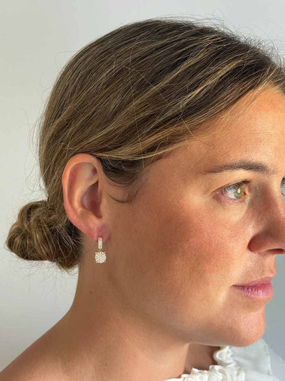 Pendientes MORERA largos en oro amarillo de 18 ktes con brillantes