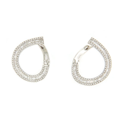 Pendiente PERA en oro blanco 18 kilates con diamantes y baguettes