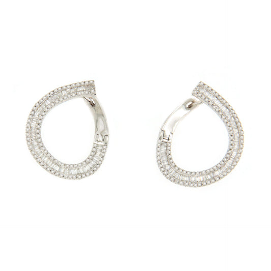 Pendiente PERA en oro blanco 18 kilates con diamantes y baguettes