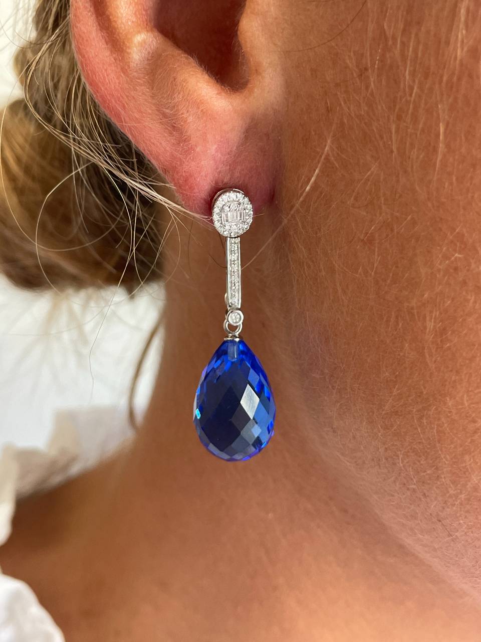 Pendientes CUDILLERO en oro blanco 18 ktes con brillantes y baguettes.