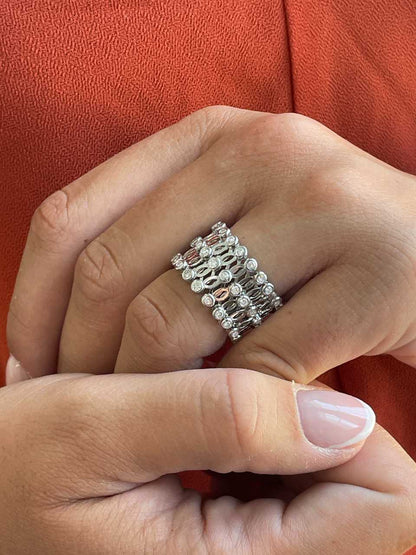 Anillo CAS y pulsera en brillantes de oro blanco en 18 kilates