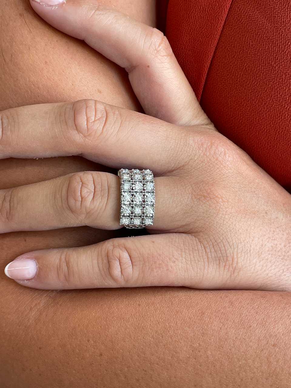 Anillo PASSAU alianzas en oro blanco 18 ktes con brillantes.