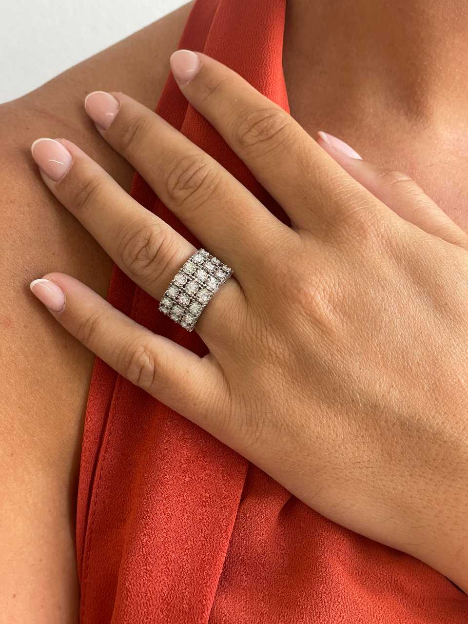 Anillo PASSAU alianzas en oro blanco 18 ktes con brillantes.