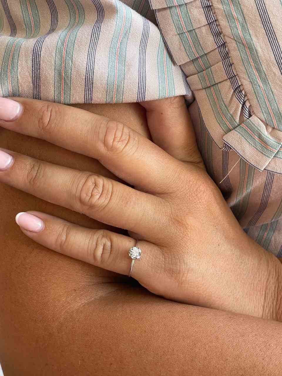 Anillo IMBE solitario de brillantes con vista de ilusión en oro 18 ktes.