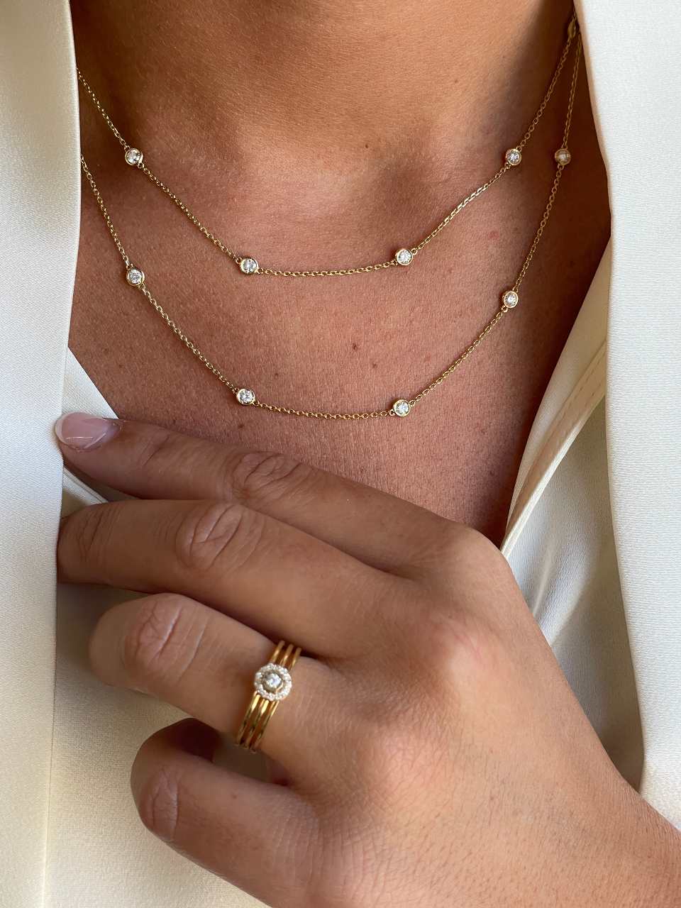 SAROY solitaire ring with diamond rosette in 18k yellow gold