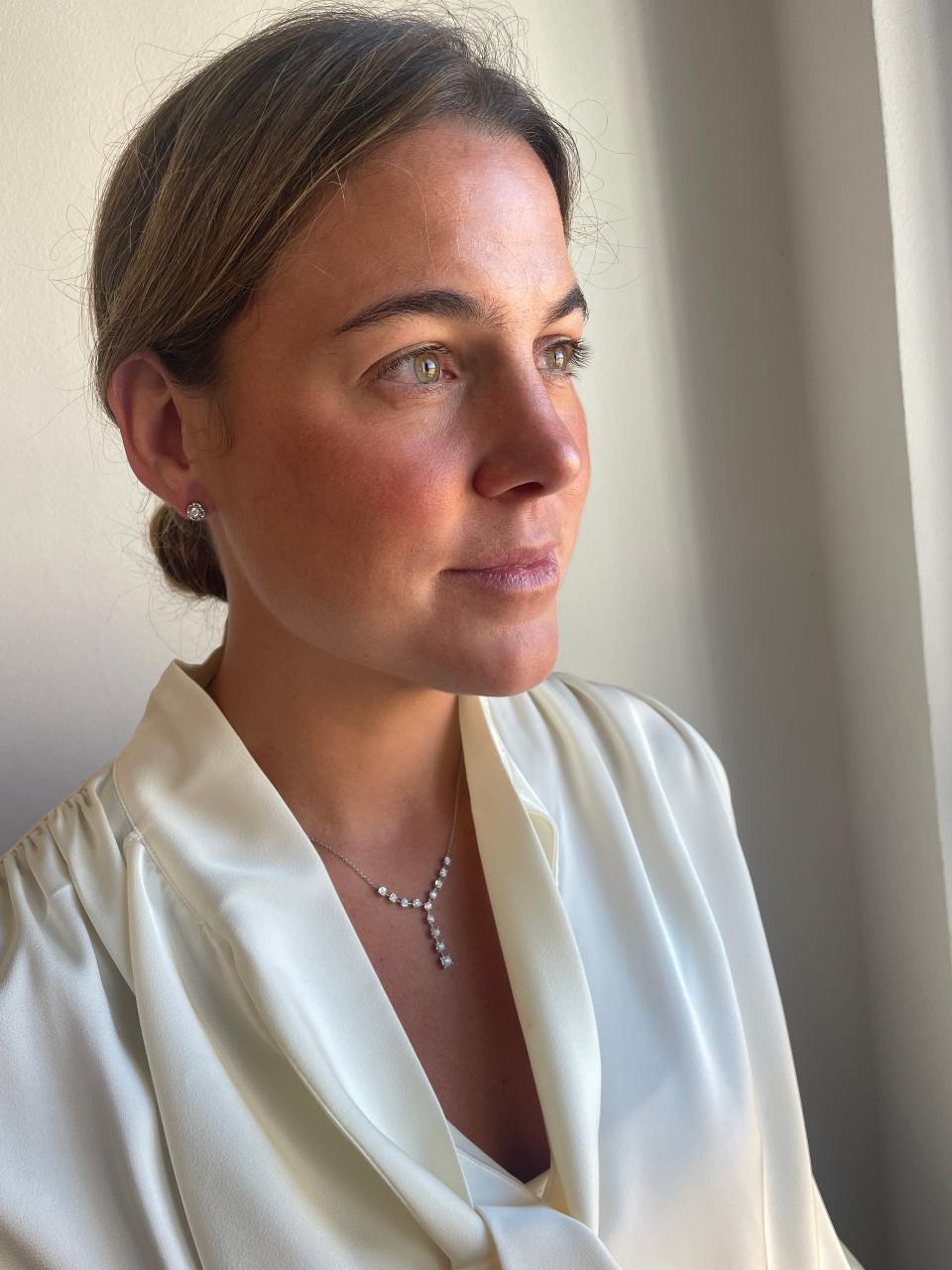 Gargantilla LIBERIA con chorrera tipo riviere de brillantes en oro blanco 18 ktes