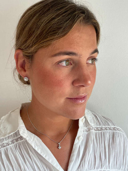 ALGUER pendant, 18k white gold charm with brilliant illusion view.