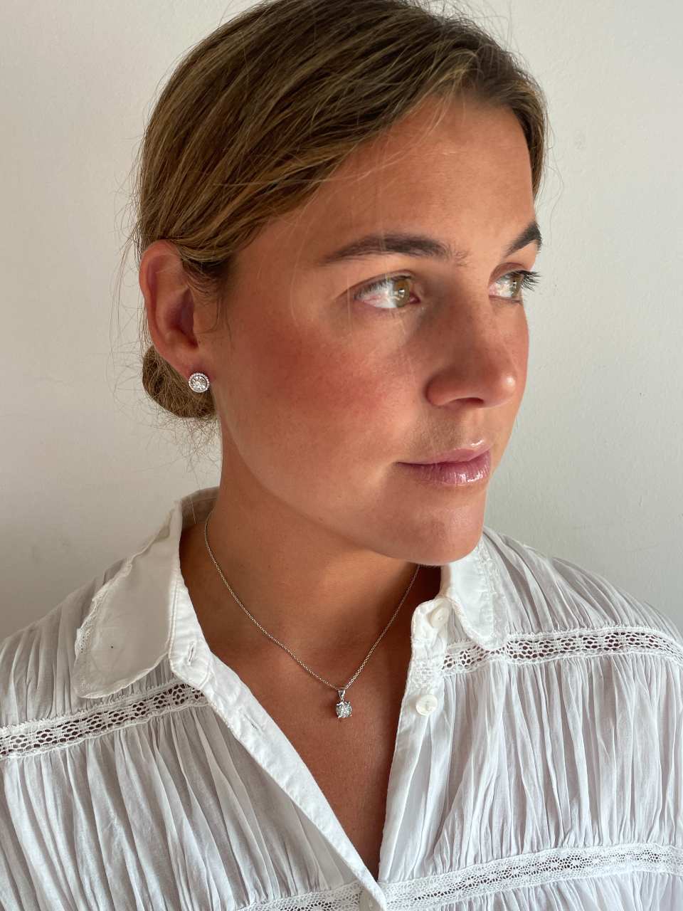 BATH pendant, 18k white gold charm with brilliant illusion view.