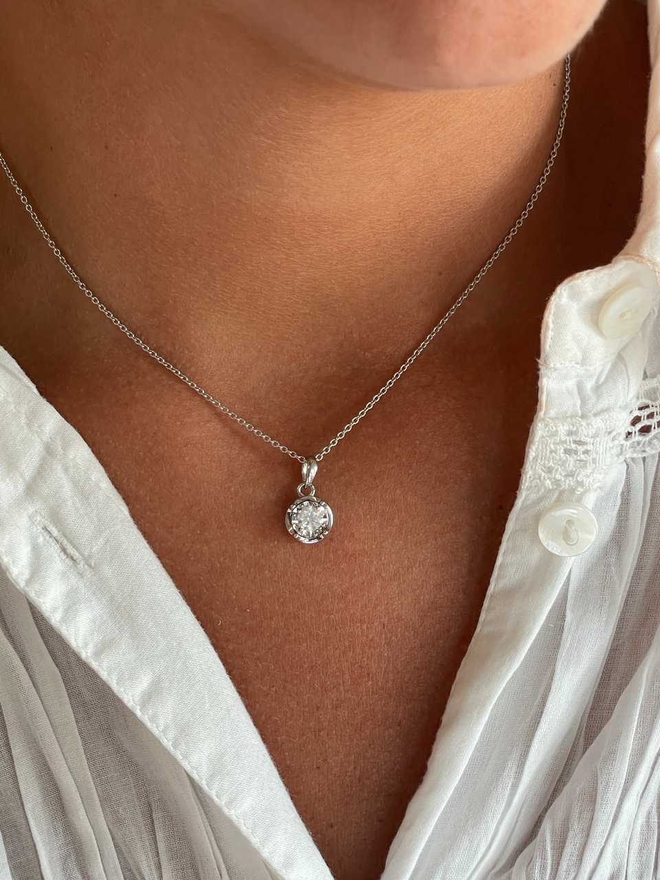 ALGUER pendant, 18k white gold charm with brilliant illusion view.