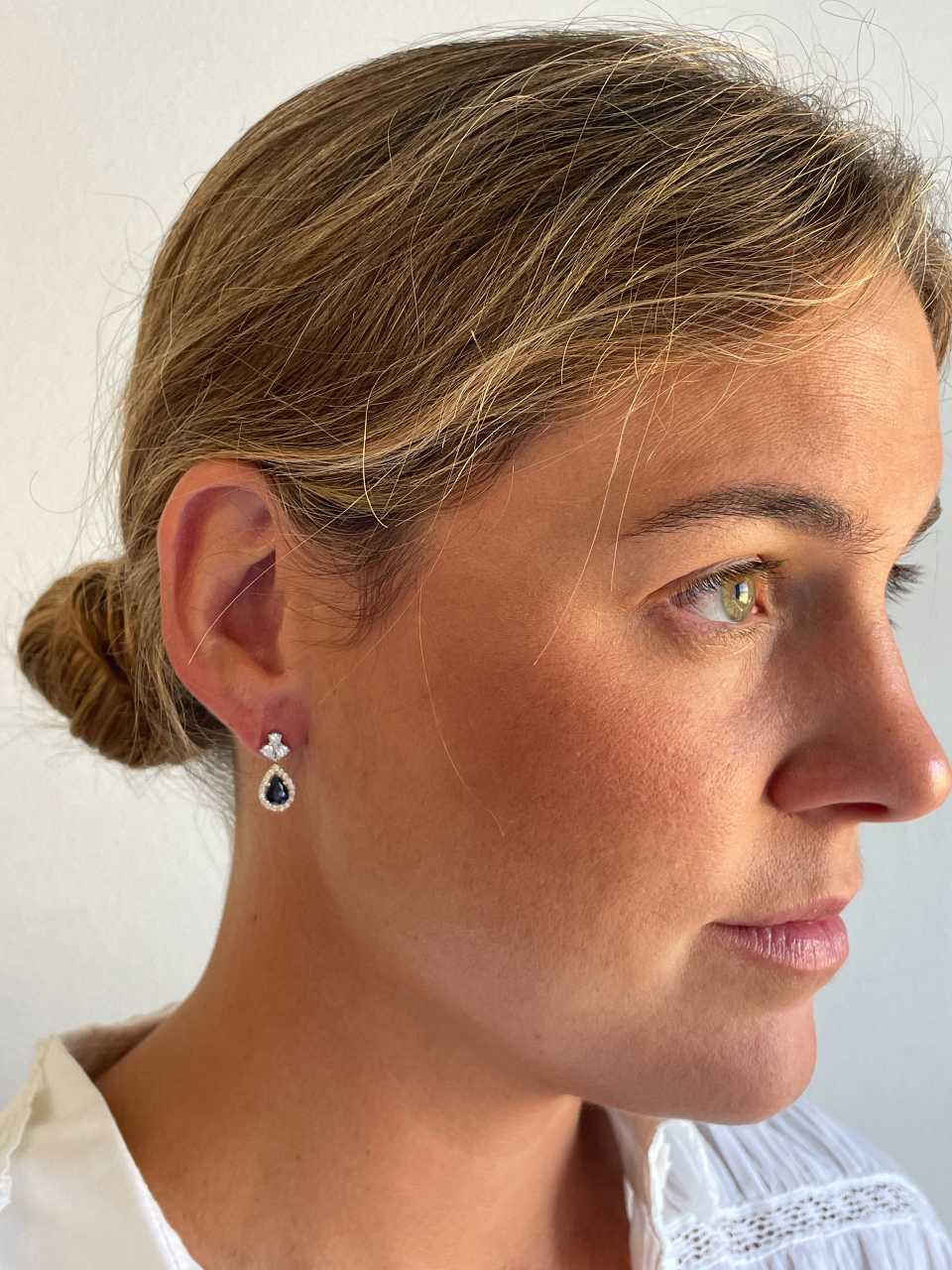 Pendientes ORLEANS brillantes y zafiros en oro blanco y amarillo de 18 ktes