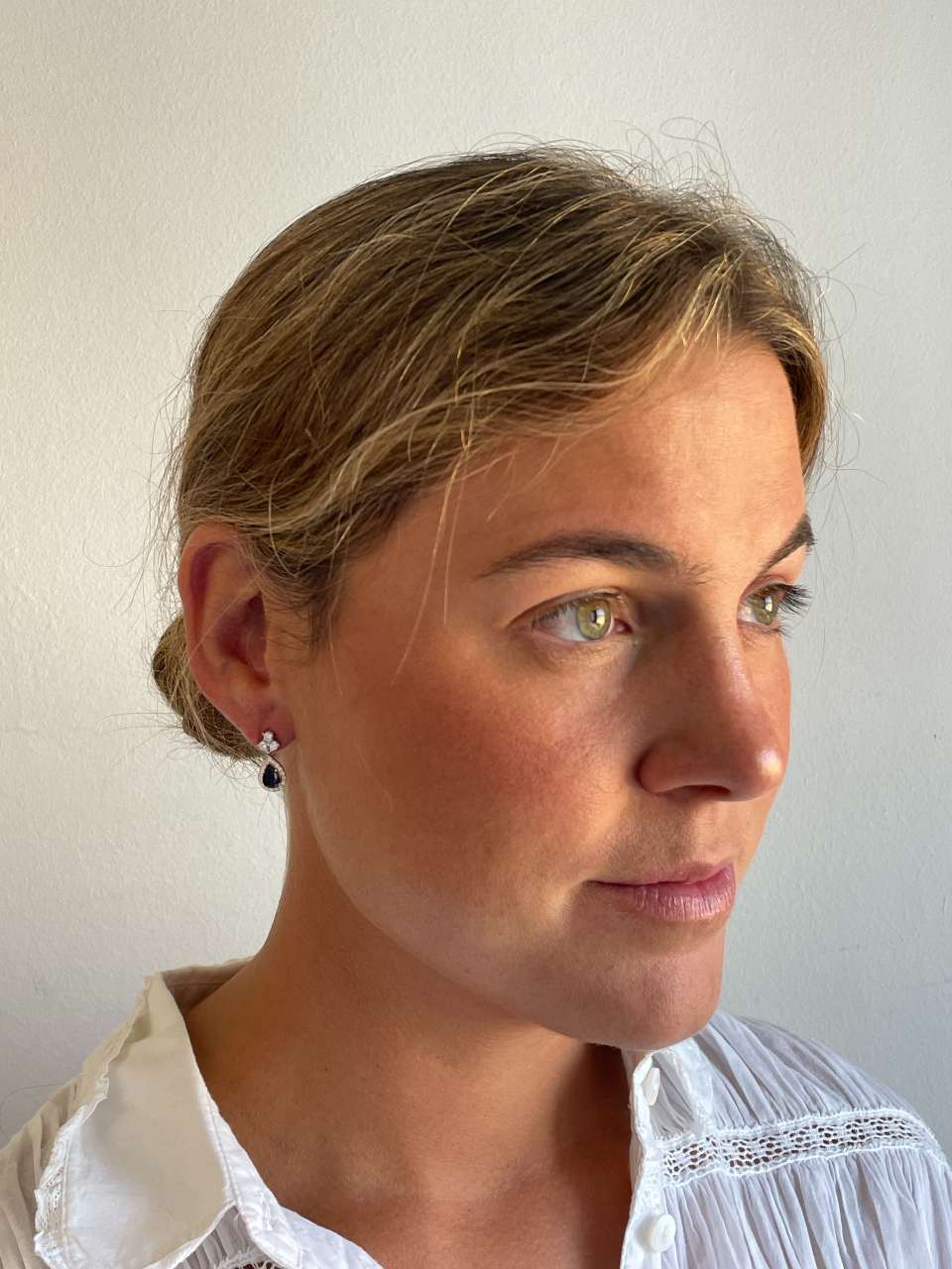 Pendientes ORLEANS brillantes y zafiros en oro blanco y amarillo de 18 ktes