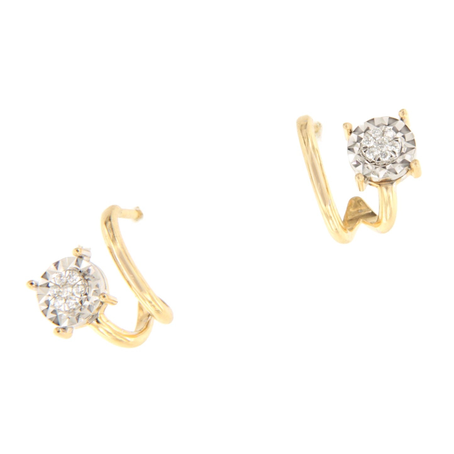 Pendientes cortos PEUMO oro amarillo de 18 kilates y diamantes.