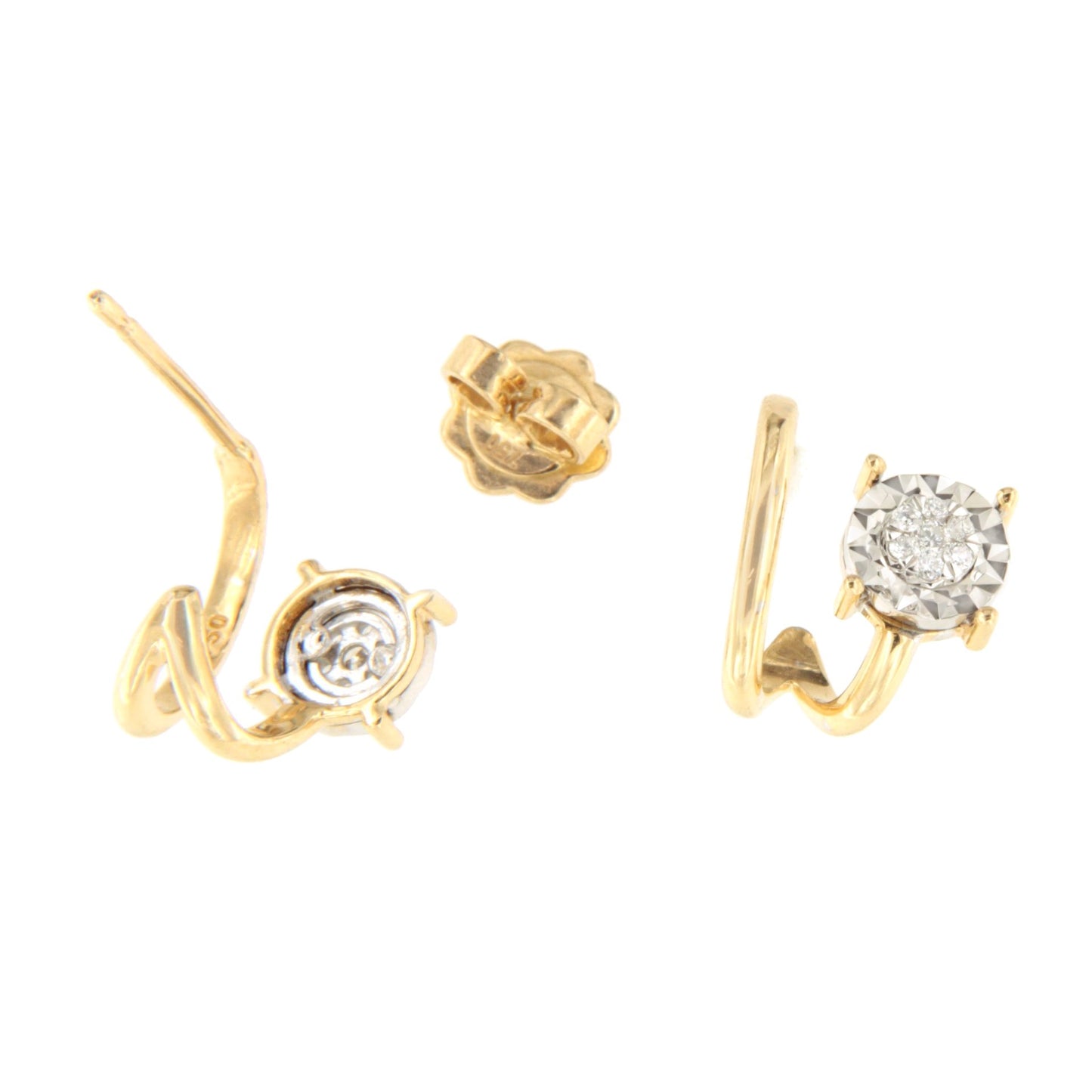 Pendientes cortos PEUMO oro amarillo de 18 kilates y diamantes.