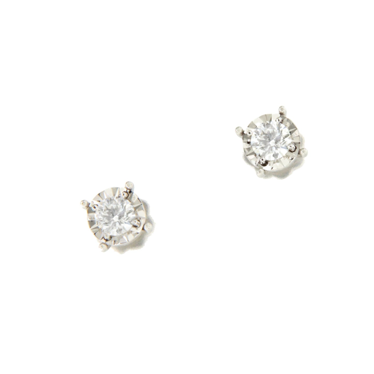 GUANA stud earrings with diamond studs and claw setting in 18k white gold.