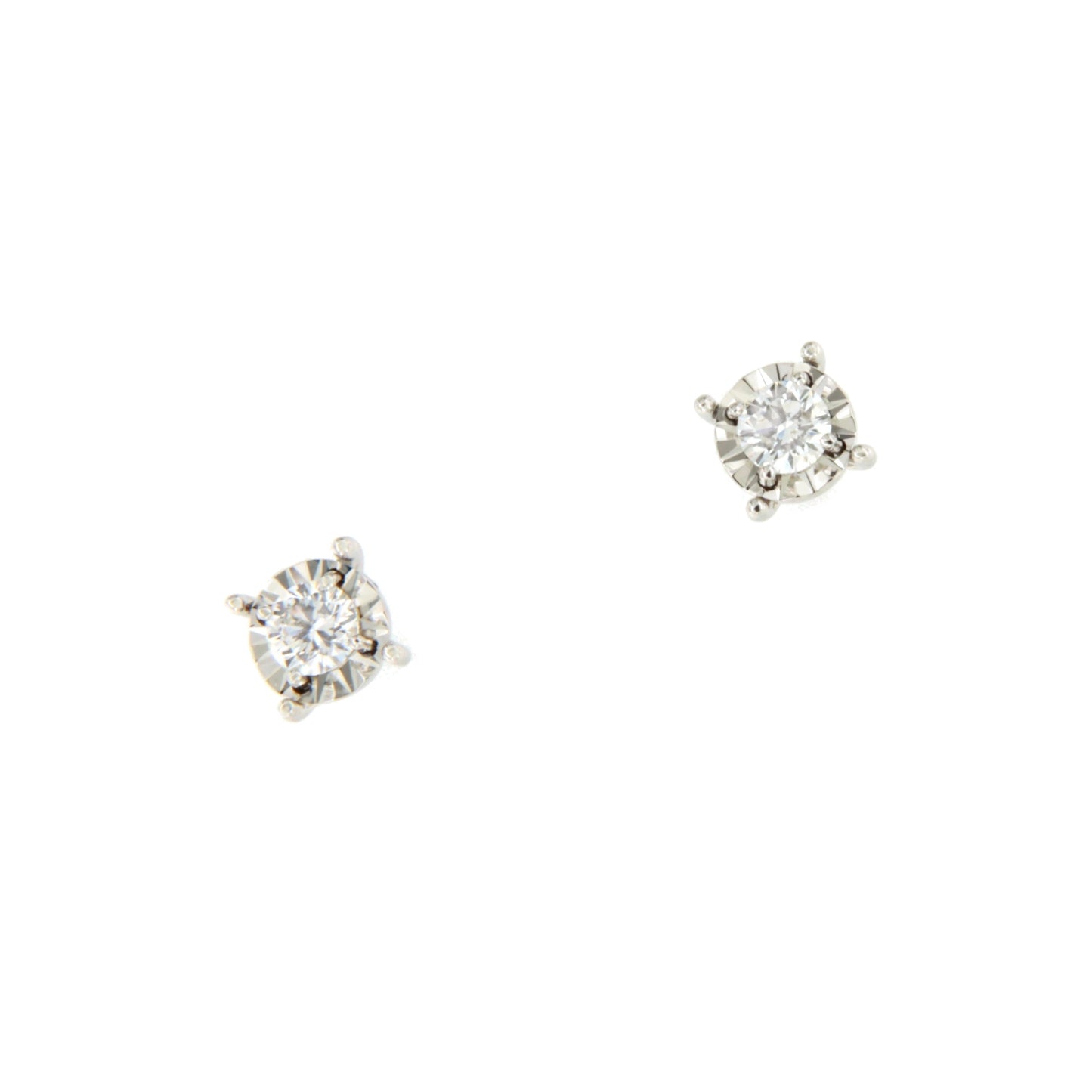 GUANA stud earrings with diamond studs and claw setting in 18k white gold.