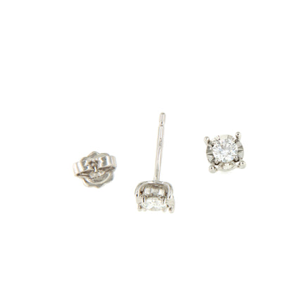 GUANA stud earrings with diamond studs and claw setting in 18k white gold.