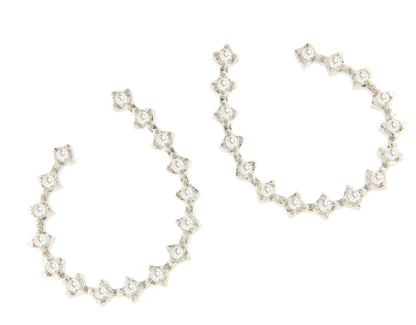 WINDSOR open hoop earring in 18k white gold with diamonds