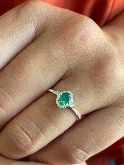 Anillo YANTEN roseta esmeralda o rubie con brillantes oro blanco o amarillo 18 ktes