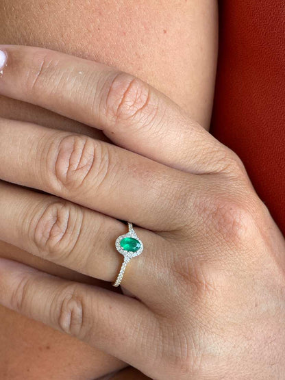 Anillo YANTEN roseta esmeralda o rubie con brillantes oro blanco o amarillo 18 ktes