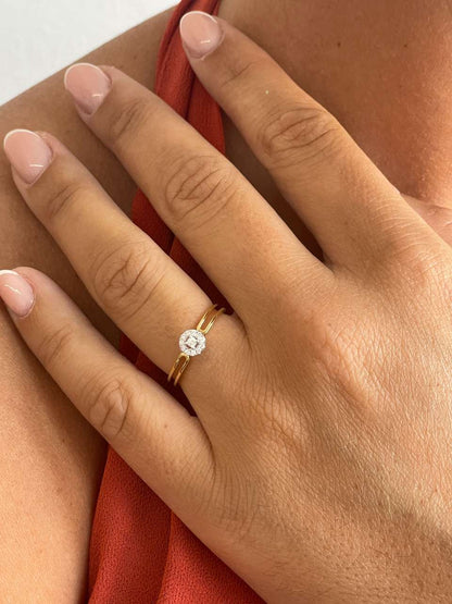 Anillo IMBU doble brazo centro con diamantes en oro amarillo de 18 ktes