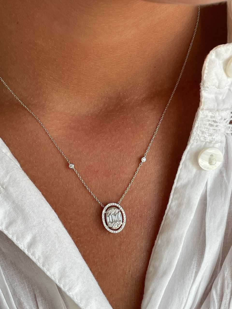 BONO choker pendant oval shape 18k white gold and diamonds