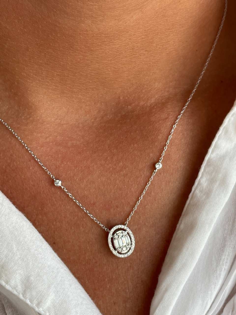 BONO choker pendant oval shape 18k white gold and diamonds
