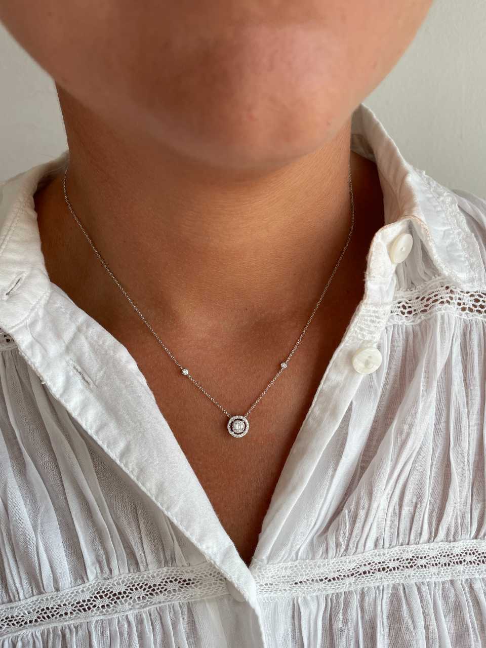 OULU choker with baguette and diamond pendants in 18k white gold