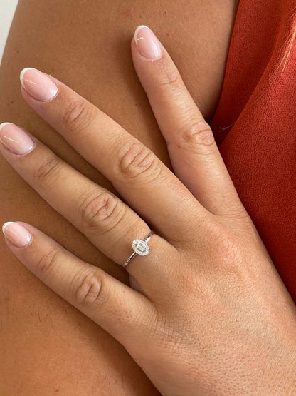 Anillo HAMPTON roseta en oro blanco 18 ktes con brillantes y baguettes.