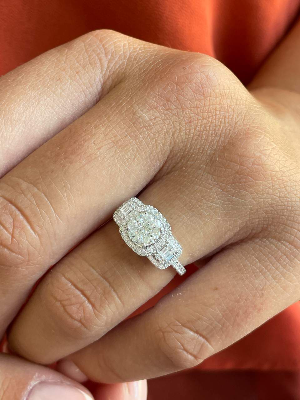 Anillo GEORGES en oro blanco 18 ktes con brillantes, princesa, maquis y baguettes.