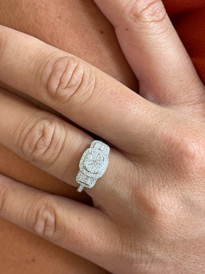 Anillo GEORGES en oro blanco 18 ktes con brillantes, princesa, maquis y baguettes.