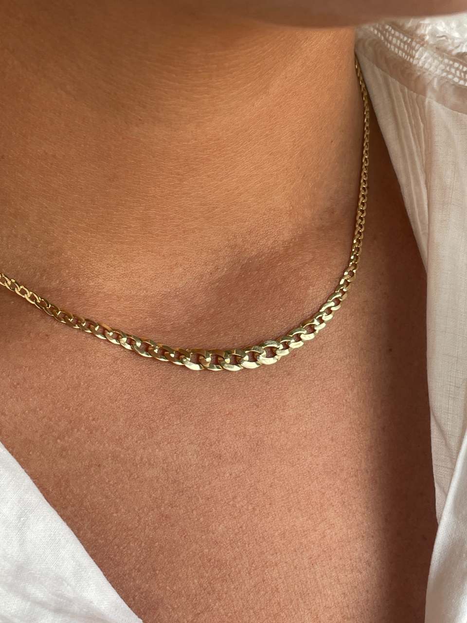 DINA choker with diminishing links and curb chain in 18k yellow gold