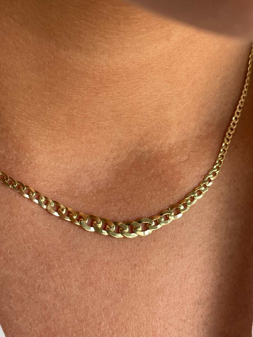 DINA choker with diminishing links and curb chain in 18k yellow gold