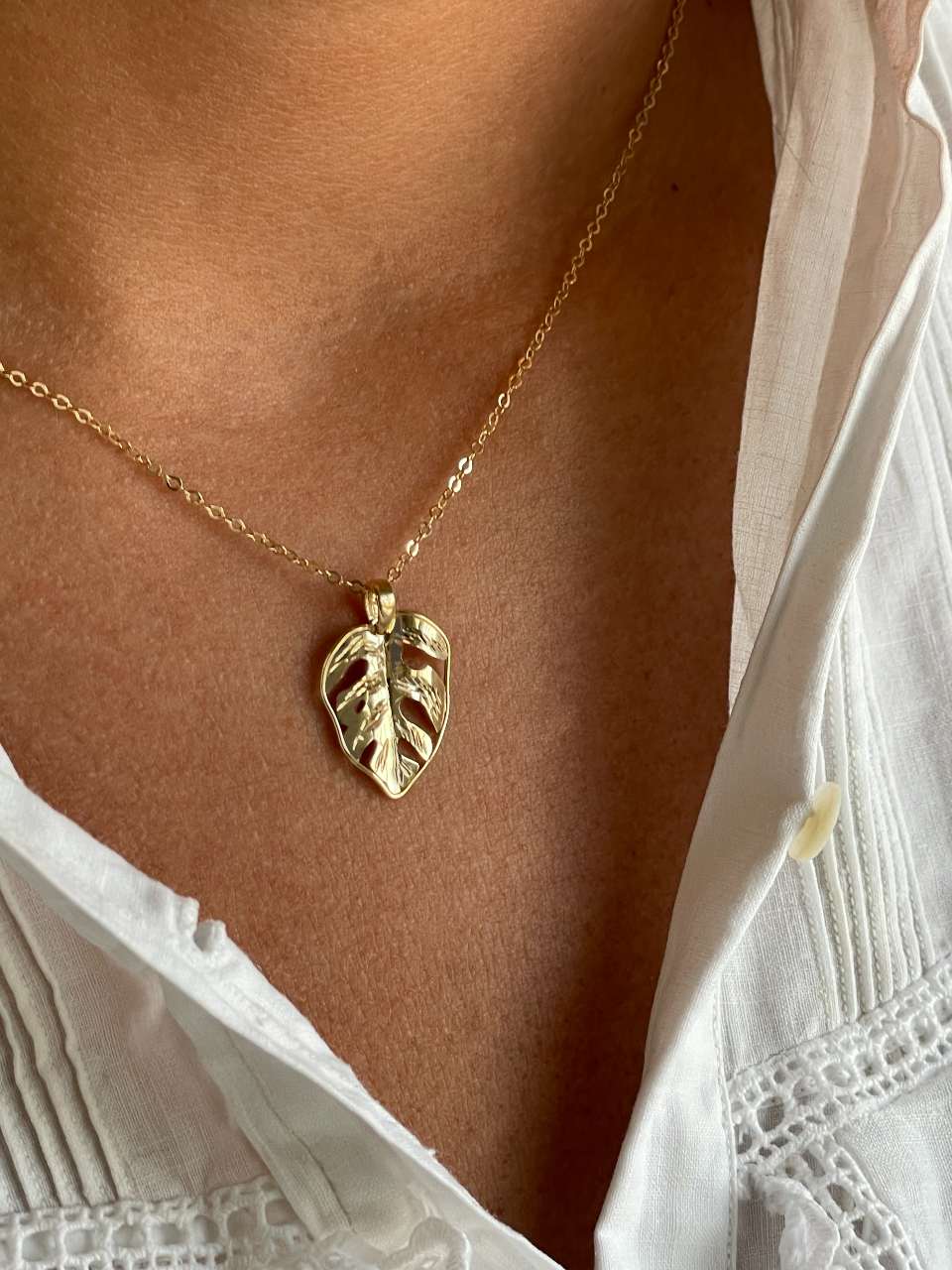 DILEK choker in 18-karat yellow gold with engraving plate