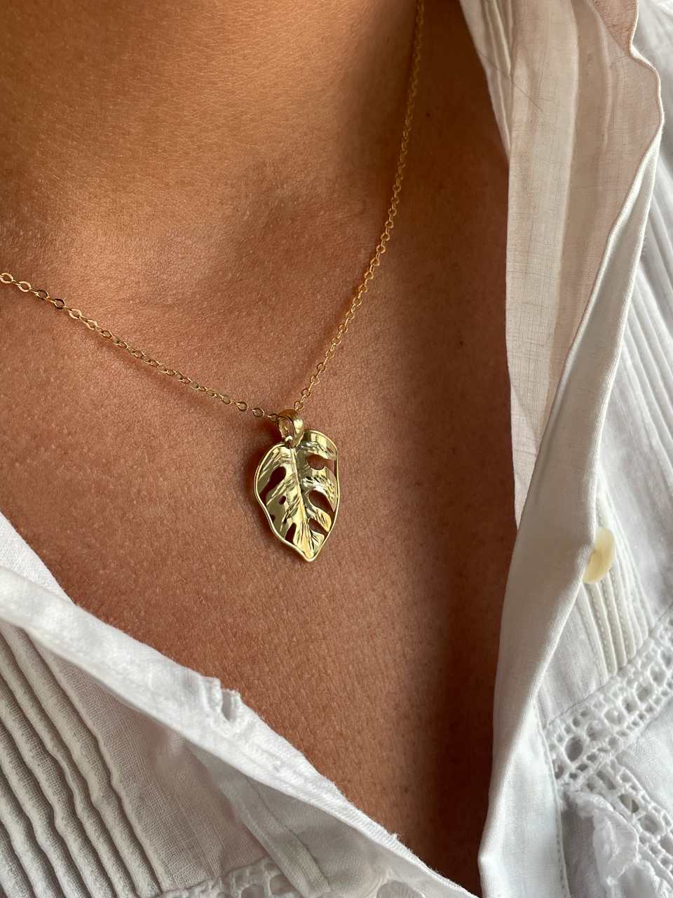 DILEK choker in 18-karat yellow gold with engraving plate